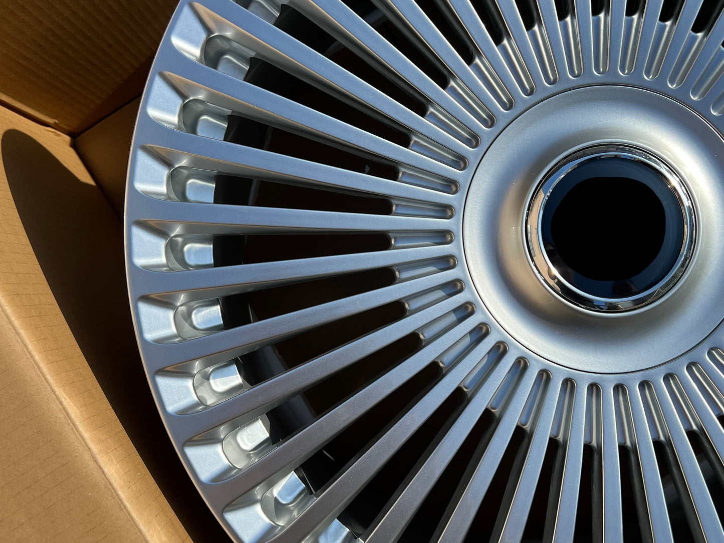 We manufacture premium quality forged wheels rims for BENTLEY CONTINENTAL GT GTC CABRIO in any design, size, color. Wheels size: in 22 x 10 ET 30 PCD: 5 X 130 CB: 71.6 FINISH: Hyper SILVER Forged wheels can be produced in any wheel specs by your inquiries and we can provide our specs