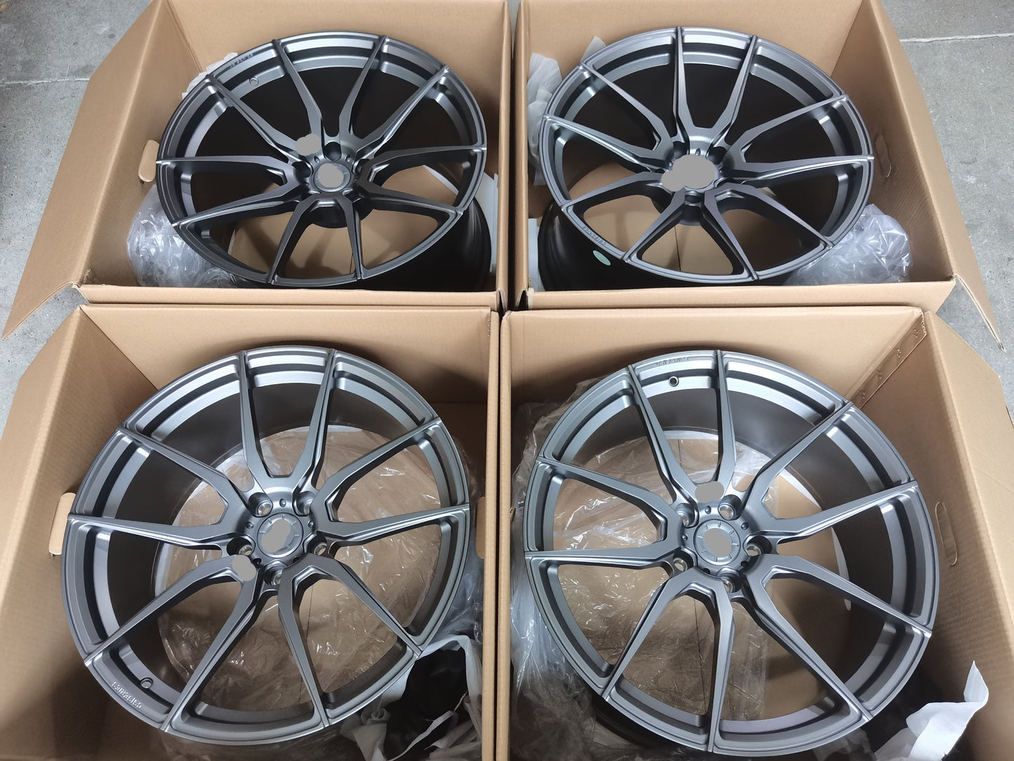 We produced premium quality forged wheels rims for BMW X5M F85 Our wheels sizes: Front 21 x 10.5 ET 21 Rear 22 x 11.5 ET 28 Finishing: Forged wheels can be produced in any wheel specs by your inquiries and we can provide our specs