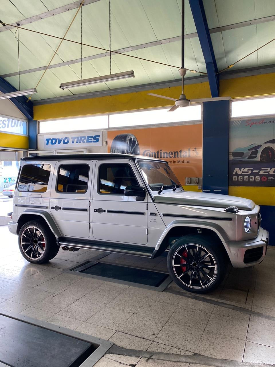 MONOBLOCK Z We produced premium quality forged wheels rims for MERCEDES BENZ G CLASS G63 G500 Our wheels sizes: Front 24 x 10 ET 20 Rear 24 x 10 ET 20 Finishing: Glossy Black Forged wheels can be produced in any wheel specs by your inquiries and we can provide our specs
