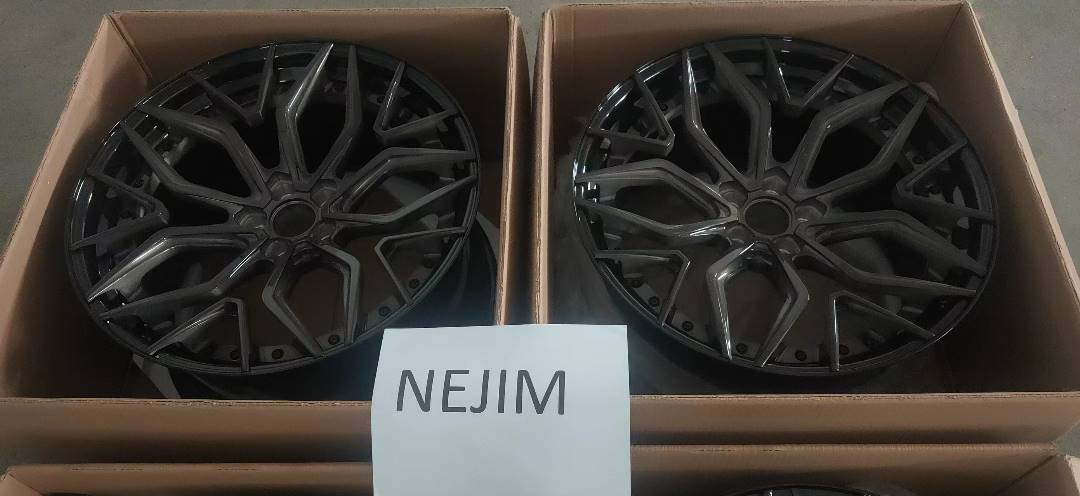 We produced premium quality forged wheels rims for LAMBORGHINI HURACAN Our wheels sizes: Front 20 x 9 ET 30 Rear 21 x 12 ET 35 Finishing: Brushed Black Forged wheels can be produced in any wheel specs by your inquiries and we can provide our specs