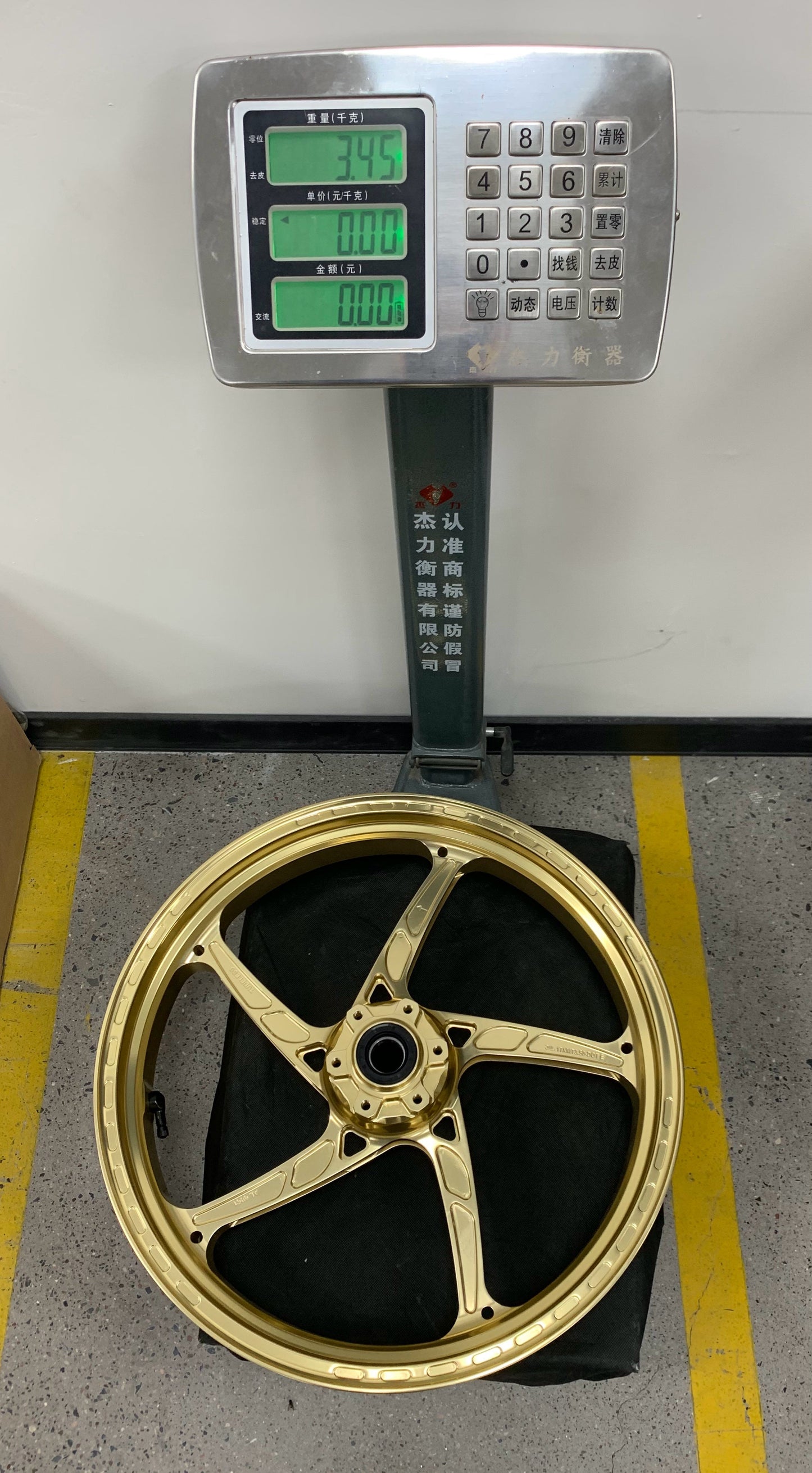 We manufacture premium quality forged motorcycle wheels rims for APRILIA RSV4 1100 1110 FACTORY in any design, size, color.
Wheel sizes (motorcycle spec):
Front: 3.5 x 17
Rear: 6.0 x 17
Weight:
Front: 3.45 kg (7.6 lbs)
Rear: 5.4 kg (11.9 lbs)
Finishing: Gloss Gold
Forza Performance Group engineers and manufactures each forged motorcycle wheel individually per order. This ensures precise fitment, uncompromised strength, and unique styling. Whether for racing, touring, or daily use — our wheels are b