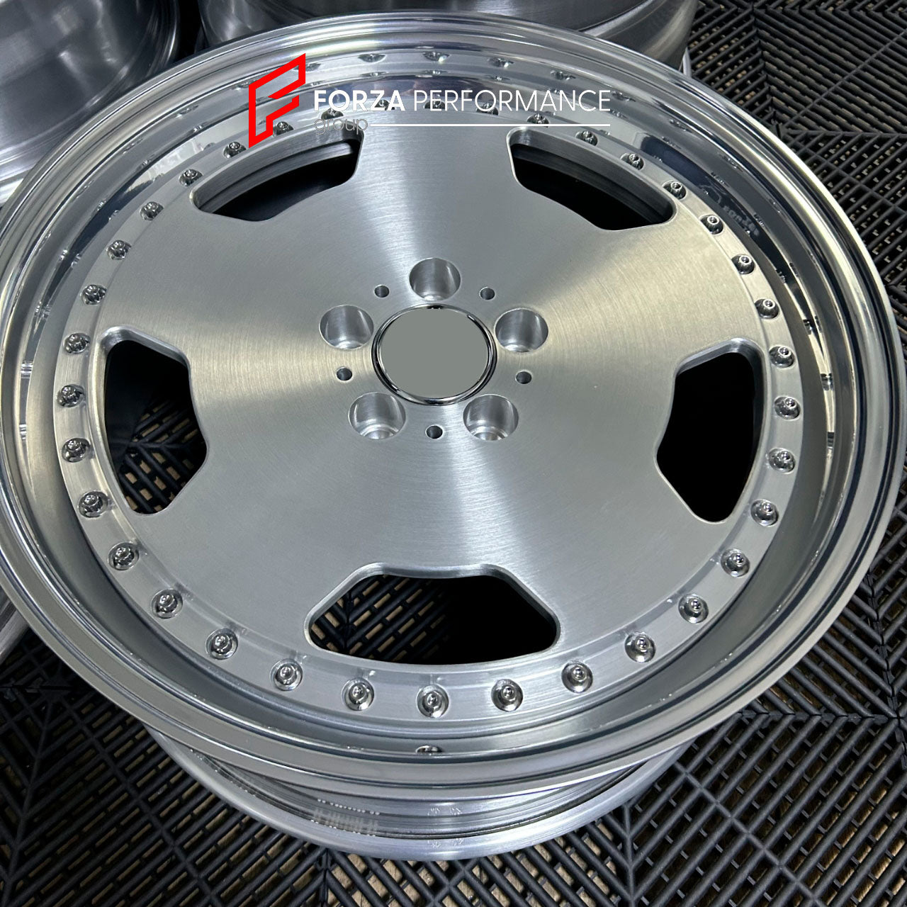 We manufacture premium quality forged wheels rims for MERCEDES BENZ SL600 R129 1999 in any design, size, color.

Wheels sizes:

Front: 9 x 8.5 ET 25

Rear: 19 x 9.5 ET 25

Weight:

Front: 11.2 kg (24.25 lbs)

Rear: 11.8 kg (24.25 lbs)

Finishing: Brushed Face with Polished Lip