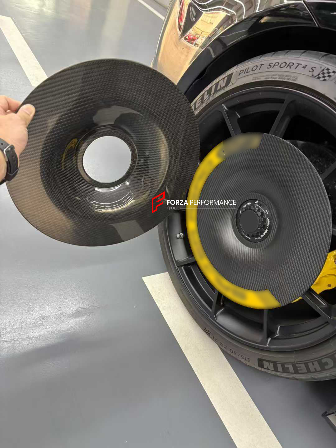 CARBON FIBER AERO DISCS for PORSCHE 991 991.2 GT3

Set includes:

Aero Discs

Material: Dry Carbon

NOTE: Professional installation is required