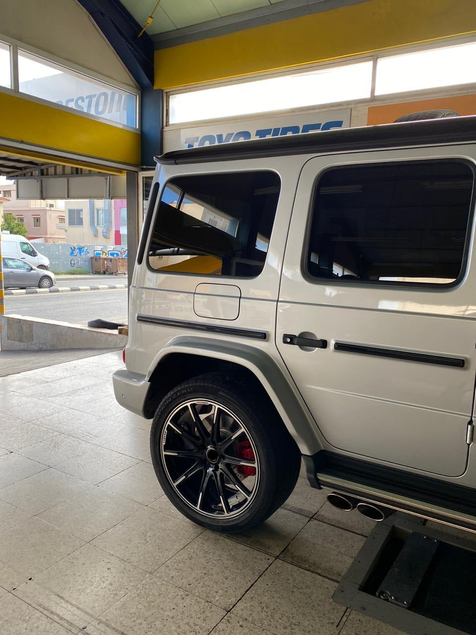 MONOBLOCK Z We produced premium quality forged wheels rims for  MERCEDES BENZ G CLASS G63 G500  Our wheels sizes:   Front 24 x 10 ET 20  Rear 24 x 10 ET 20  Finishing: Glossy Black  Forged wheels can be produced in any wheel specs by your inquiries and we can provide our specs