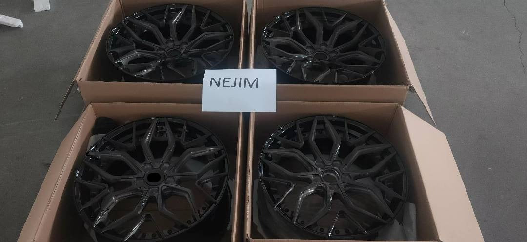 We produced premium quality forged wheels rims for  LAMBORGHINI HURACAN  Our wheels sizes:  Front 20 x 9 ET 30  Rear 21 x 12 ET 35  Finishing: Brushed Black  Forged wheels can be produced in any wheel specs by your inquiries and we can provide our specs