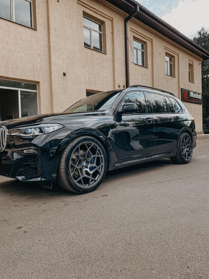 We produced premium quality forged wheels rims for  BMW X7 G07  Our wheels sizes:   Front 22 x 9.5 ET 22  Rear 22 x 10.5 ET 28  Finishing: Gun Metal Gray  Forged wheels can be produced in any wheel specs by your inquiries and we can provide our specs