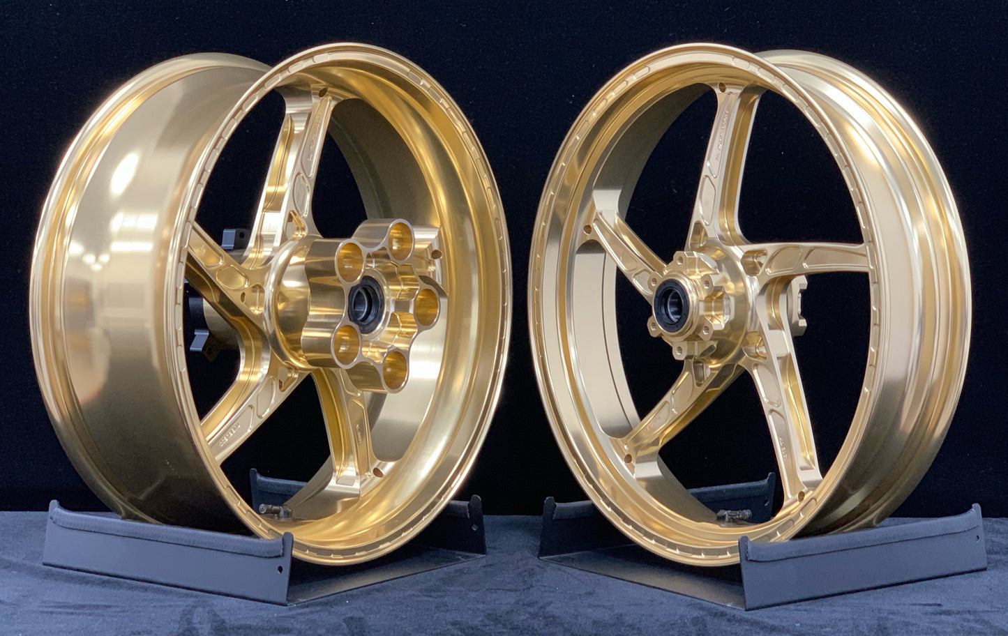 We manufacture premium quality forged motorcycle wheels rims for APRILIA RSV4 1100 1110 FACTORY in any design, size, color.

Wheel sizes (motorcycle spec):

Front: 3.5 x 17

Rear: 6.0 x 17

Weight:

Front: 3.45 kg (7.6 lbs)

Rear: 5.4 kg (11.9 lbs)


Finishing: Gloss Gold

Forza Performance Group engineers and manufactures each forged motorcycle wheel individually per order. This ensures precise fitment, uncompromised strength, and unique styling. Whether for racing, touring, or daily use — our wheels are b