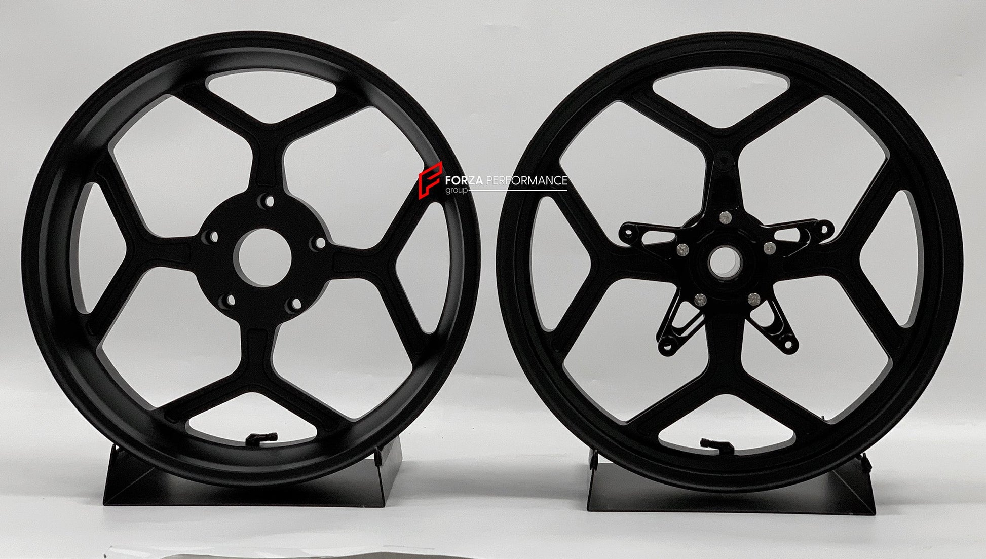 We manufacture premium quality forged motorcycle wheels rims for BMW R 1250 RT in any design, size, color.

Wheel sizes (motorcycle spec):

Front: 3.5 x 17

Rear: 5.5 x 17

Weight:

Front: 4.6 kg (8.49 lbs)

Rear: 4.7 kg (7.5 lbs)


Finishing: Matt Black

Forza Performance Group engineers and manufactures each forged motorcycle wheel individually per order. This ensures precise fitment, uncompromised strength, and unique styling. Whether for racing, touring, or daily use — our wheels are built for both 