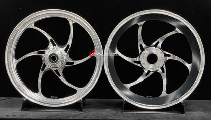 We manufacture premium quality forged motorcycle wheels rims for DUCATI PANIGALE V4 V4S V4R V4 SP2 in any design, size, color.

Wheel sizes (motorcycle spec):

Front: 3.5 x 17

Rear: 6 x 17

Weight:

Front: 4.15 kg (9.15 lbs)

Rear: 4.3 kg (9.48 lbs)


Finishing: Polished

Forza Performance Group engineers and manufactures each forged motorcycle wheel individually per order. This ensures precise fitment, uncompromised strength, and unique styling. Whether for racing, touring, or daily use — our wheels are b