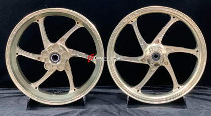 We manufacture premium quality forged motorcycle wheels rims for APRILIA RS660 in any design, size, color.

Wheel sizes (motorcycle spec):

Front: 3.5 x 17

Rear: 5.5 x 17

Weight:

Front: 3.75 kg (8.27 lbs)

Rear: 4.55 kg (10.03 lbs)


Finishing: Gloss Bronze

Forza Performance Group engineers and manufactures each forged motorcycle wheel individually per order. This ensures precise fitment, uncompromised strength, and unique styling. Whether for racing, touring, or daily use — our wheels are built for bot