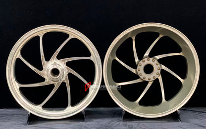We manufacture premium quality forged motorcycle wheels rims for DUCATI PANIGALE V4 V4S V4R V4 SP2 in any design, size, color.

Wheel sizes (motorcycle spec):

Front: 3.5 x 17

Rear: 6 x 17

Weight:

Front: 3.85 kg (8.05 lbs)

Rear: 3.65 kg (8.49 lbs)


Finishing: Gloss Light Gold

Forza Performance Group engineers and manufactures each forged motorcycle wheel individually per order. This ensures precise fitment, uncompromised strength, and unique styling. Whether for racing, touring, or daily use — our whe