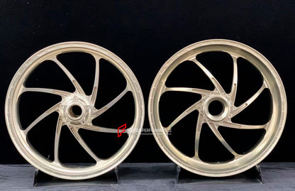 We manufacture premium quality forged motorcycle wheels rims for DUCATI PANIGALE V4 V4S V4R V4 SP2 in any design, size, color.

Wheel sizes (motorcycle spec):

Front: 3.5 x 17

Rear: 6 x 17

Weight:

Front: 3.85 kg (8.05 lbs)

Rear: 3.65 kg (8.49 lbs)


Finishing: Gloss Light Gold

Forza Performance Group engineers and manufactures each forged motorcycle wheel individually per order. This ensures precise fitment, uncompromised strength, and unique styling. Whether for racing, touring, or daily use — our whe