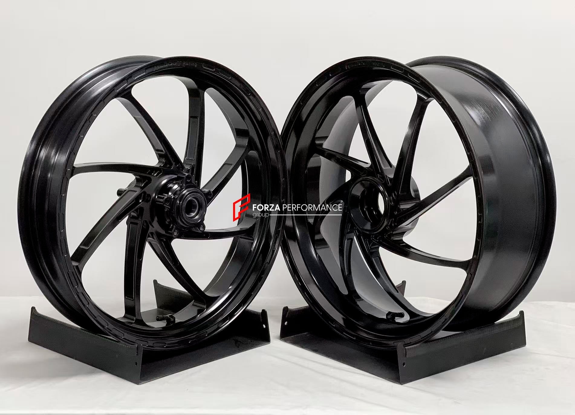 We manufacture premium quality forged motorcycle wheels rims for DUCATI PANIGALE V4 V4S V4R V4 SP2 in any design, size, color.

Wheel sizes (motorcycle spec):

Front: 3.5 x 17

Rear: 6 x 17

Weight:

Front: 4.1 kg (9.04 lbs)

Rear: 3.75 kg (8.27 lbs)


Finishing: Satin Black

Forza Performance Group engineers and manufactures each forged motorcycle wheel individually per order. This ensures precise fitment, uncompromised strength, and unique styling. Whether for racing, touring, or daily use — our wheels ar