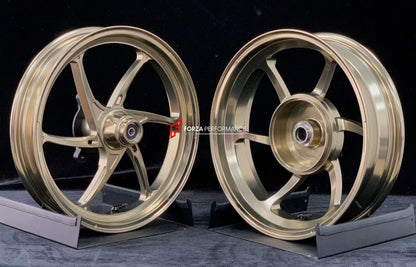 We manufacture premium quality forged motorcycle wheels rims for YAMAHA in any design, size, color.

Wheel sizes (motorcycle spec):

Front: 2.5 x 14

Rear: 3.5 x 14

Weight:

Front: 2.7 kg (5.95 lbs)

Rear: 2.85 kg (6.28 lbs)


Finishing: Gloss Bronze

Forza Performance Group engineers and manufactures each forged motorcycle wheel individually per order. This ensures precise fitment, uncompromised strength, and unique styling. Whether for racing, touring, or daily use — our wheels are built for both perform