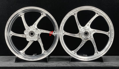 We manufacture premium quality forged motorcycle wheels rims for TRIUMPH in any design, size, color.

Wheel sizes (motorcycle spec):

Front: 3.5 x 17

Rear: 5.5 x 17

Weight:

Front: 3.95 kg (8.7 lbs)

Rear: 4.8 kg (10.58 lbs)


Finishing: Gloss Silver

Forza Performance Group engineers and manufactures each forged motorcycle wheel individually per order. This ensures precise fitment, uncompromised strength, and unique styling. Whether for racing, touring, or daily use — our wheels are built for both perfor