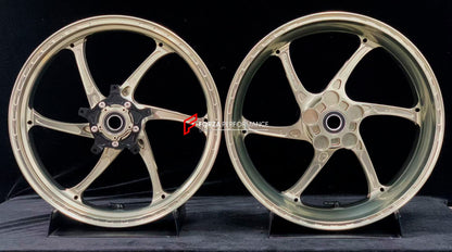 We manufacture premium quality forged motorcycle wheels rims for YAMAHA in any design, size, color.

Wheel sizes (motorcycle spec):

Front: 3.5 x 17

Rear: 6 x 17

Weight:

Front: 4.05 kg (8.93 lbs)

Rear: 5 kg (11.02 lbs)


Finishing: Gloss Bronze

Forza Performance Group engineers and manufactures each forged motorcycle wheel individually per order. This ensures precise fitment, uncompromised strength, and unique styling. Whether for racing, touring, or daily use — our wheels are built for both performanc