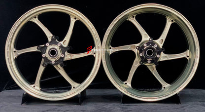 We manufacture premium quality forged motorcycle wheels rims for YAMAHA in any design, size, color.

Wheel sizes (motorcycle spec):

Front: 3.5 x 17

Rear: 6 x 17

Weight:

Front: 4.05 kg (8.93 lbs)

Rear: 5 kg (11.02 lbs)


Finishing: Gloss Bronze

Forza Performance Group engineers and manufactures each forged motorcycle wheel individually per order. This ensures precise fitment, uncompromised strength, and unique styling. Whether for racing, touring, or daily use — our wheels are built for both performanc