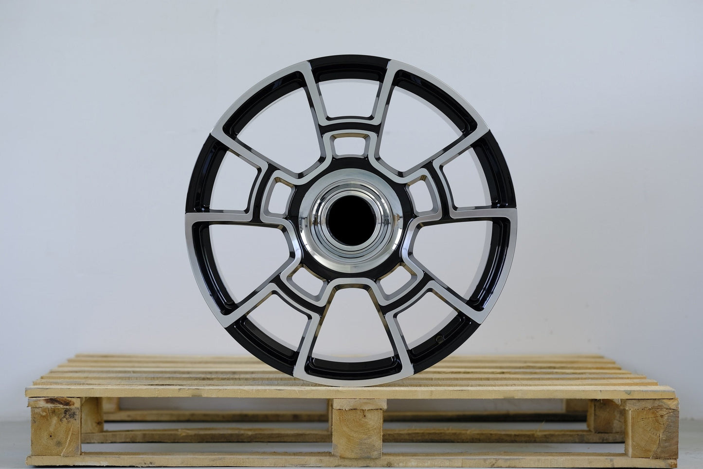 Forged Wheels for ROLLS-ROYCE SPECTRE Black Badge Cullinan, Ghost, Dawn, Wraith, Phantom, Drophead RR06