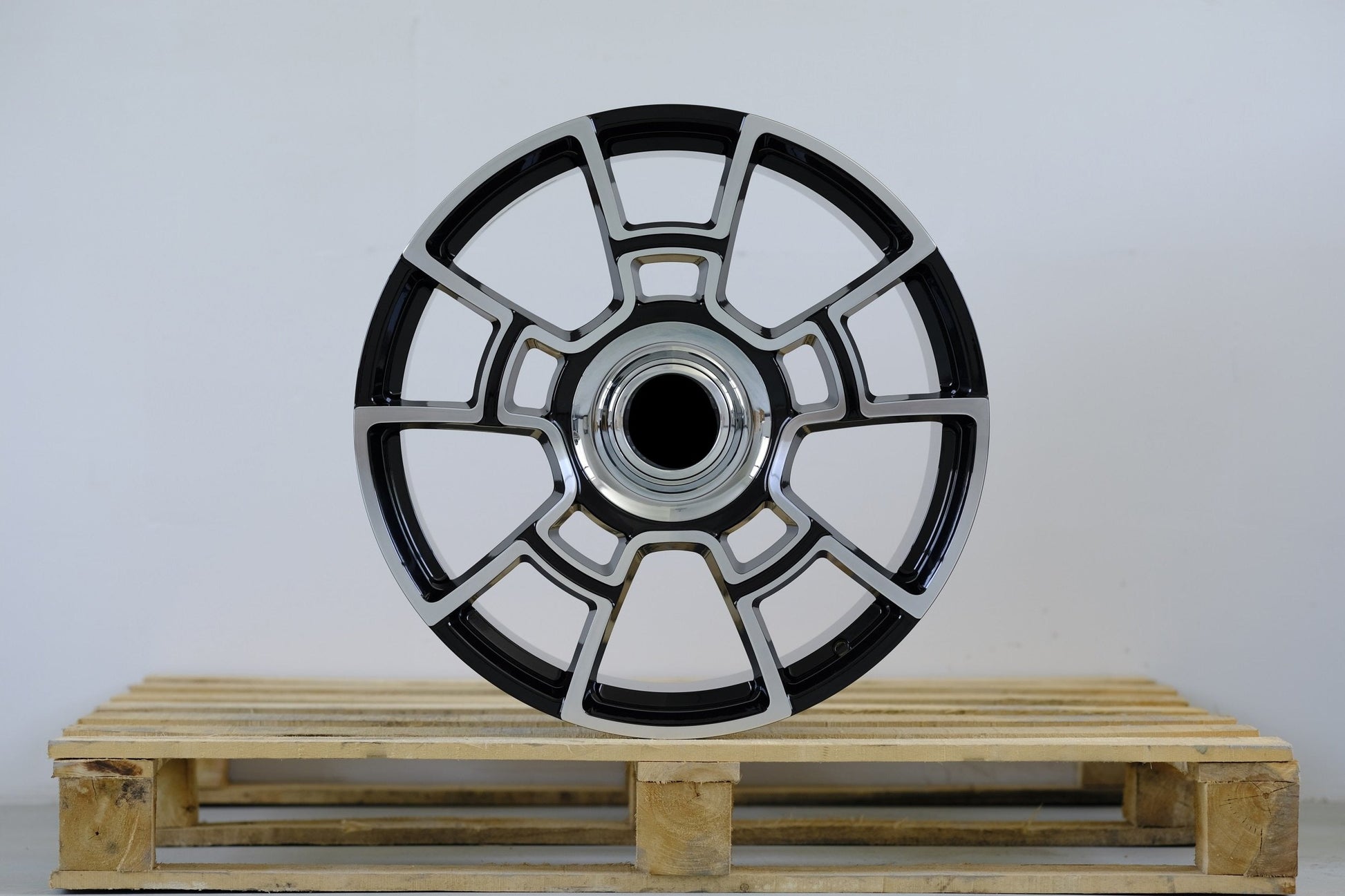 Forged Wheels for ROLLS-ROYCE SPECTRE Black Badge Cullinan, Ghost, Dawn, Wraith, Phantom, Drophead RR06